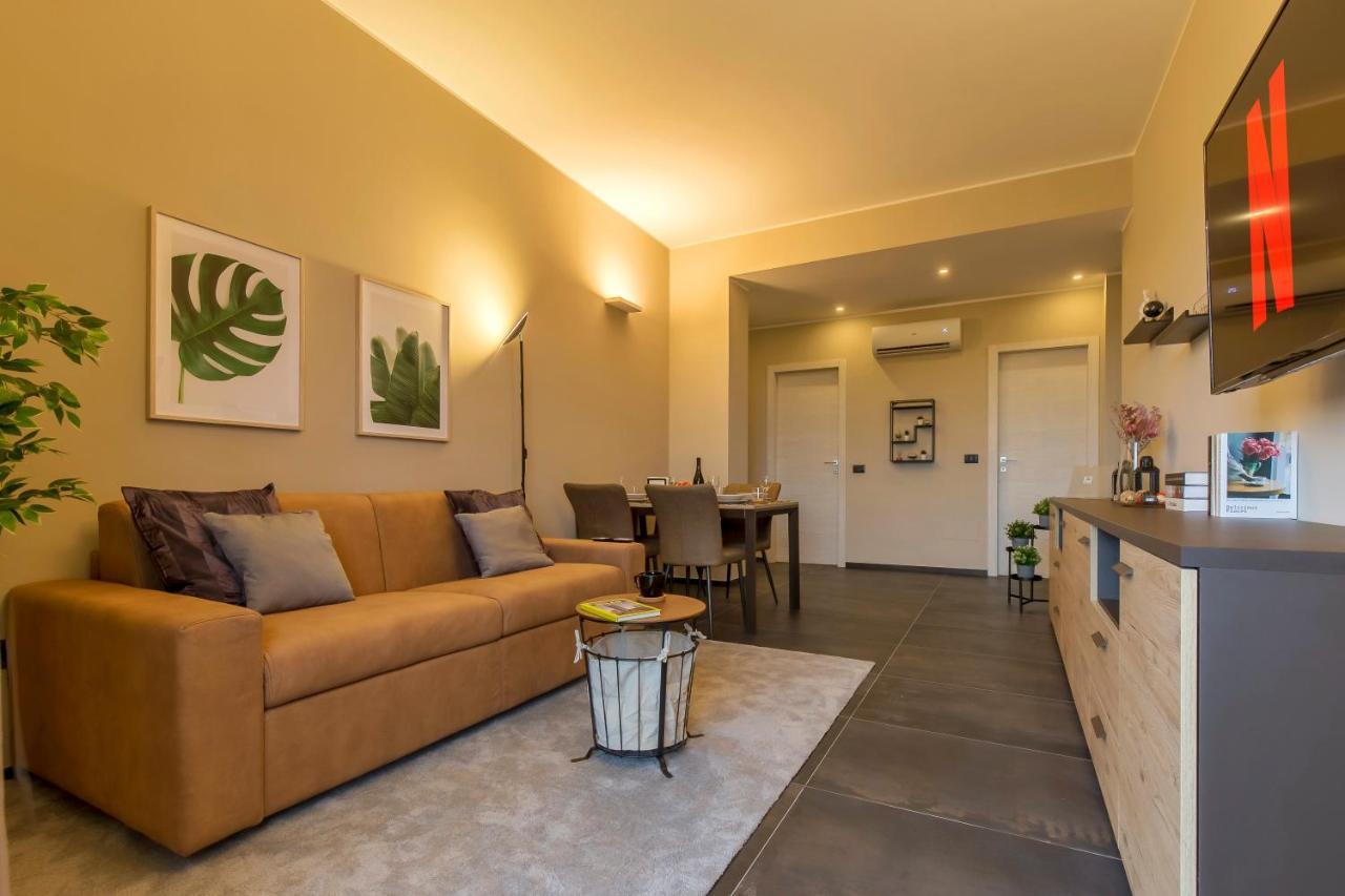 מילאנו Modern & Bright 2 Bedroom Flat 50M From M4 Stop מראה חיצוני תמונה