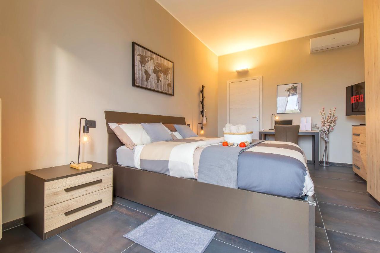 מילאנו Modern & Bright 2 Bedroom Flat 50M From M4 Stop מראה חיצוני תמונה
