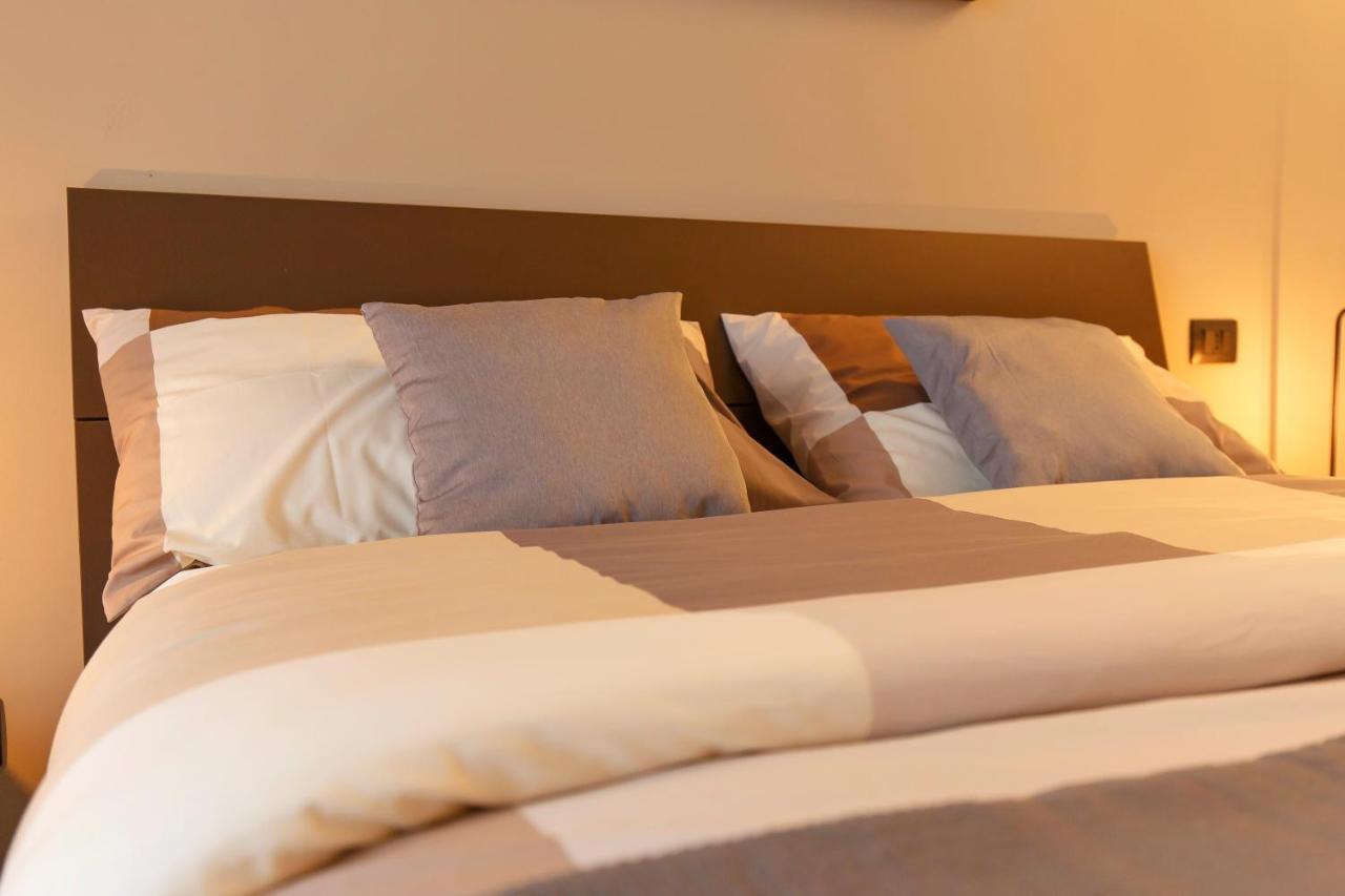 מילאנו Modern & Bright 2 Bedroom Flat 50M From M4 Stop מראה חיצוני תמונה